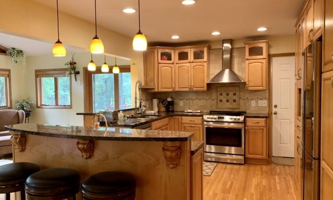 Minnetonka House | Furnished, beautiful 4br, 2.5 bath house