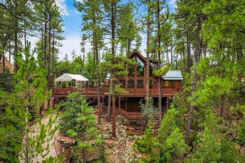 Pine House | Furnished Deck and Forest Views Pine Retreat!