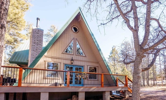 Happy Jack Cabin | Furnished Deck + Fire Pit: Happy Jack Cabin