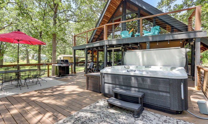 Fairland Cabin | Furnished Deck + Lake Access: Fairland Log Cabin