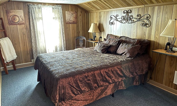 Maysville House | Furnished dormer room neighboring the Maysville Country Club.