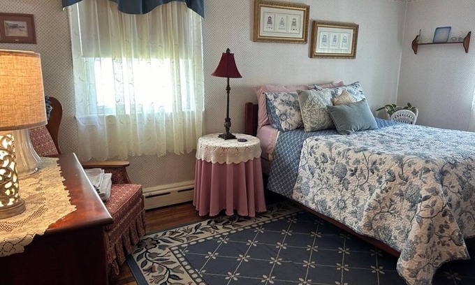 New Bedford House | Furnished & Flexible – Perfect for Longer Stays in Dartmouth, MA!