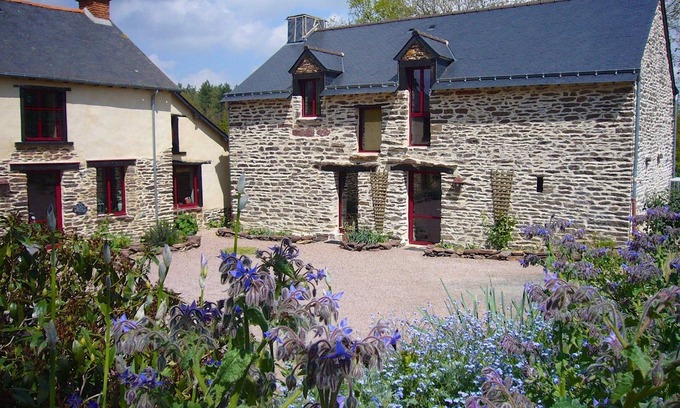 Iffendic Cottage | Furnished gîte for 5 people with swimming pool in Brittany at the gateway to Brocéliande