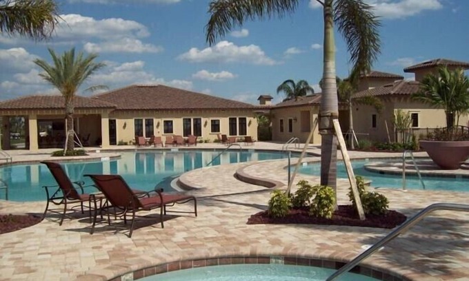 Bradenton Condo | Furnished golf course view condo with lots of amenities!