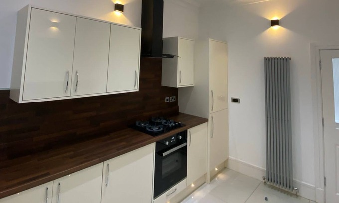 Wolverhampton Apartment | Furnished Luxury Apartment 3 VIP
