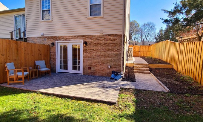 Alexandria House | Furnished Private 1BR/1BA Unit w/ Separate Backyard & Entrance | 30 night min.
