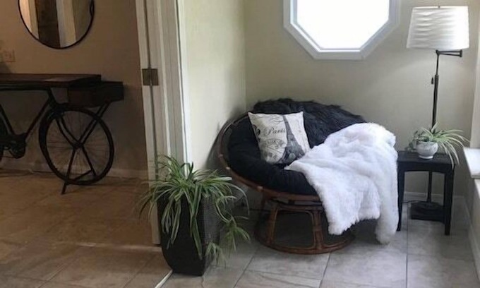 Moodys Apartment | Furnished Short Term Coziness For Travelers