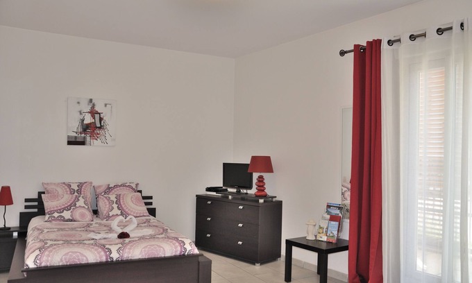 Annecy Apartment | Furnished studio, near beach and town center, WIFI