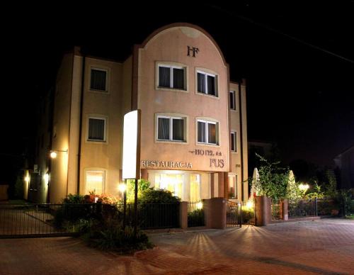 Ozarow Mazowiecki Hotel | FusGym Resort