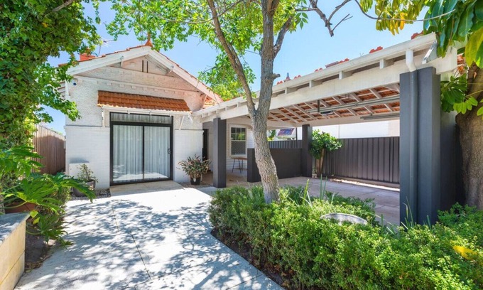 Subiaco House | Fusion of 20th century charm & modern convenience!