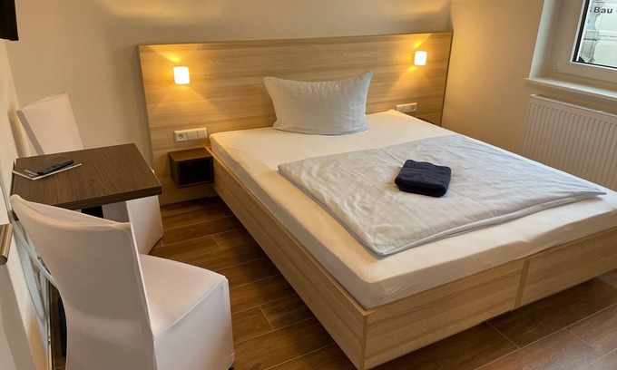 Pasewalk Apartment | Gästehaus Doppelzimmer - Yz lokschuppen Pasewalk- Gästehaus Lokschuppen