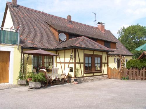 Schillingsfuerst House | Gästehaus "Gisela" im fürstlichen Fischhaus