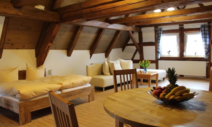 Ebern House | Gästehaus Glaubenstein