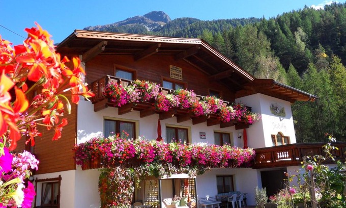 Unterlaengenfeld House | Gästehaus Judith