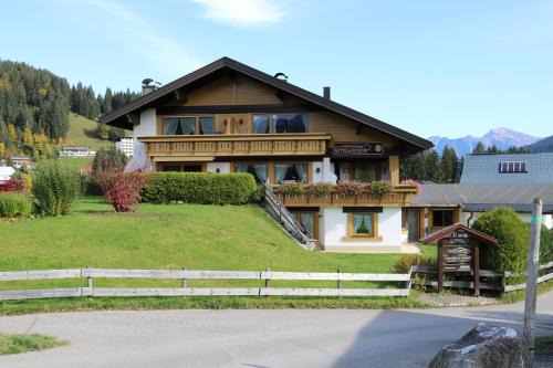 Riezlern Apartment | Gästehaus Strasser