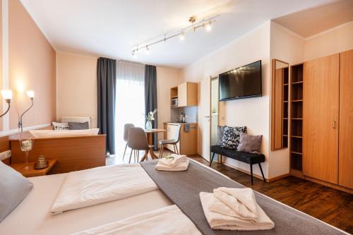 Walpertskirchen Hotel | Gästehaus Zehmerhof bei Erding