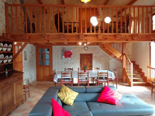 Saint-Juire-Champgillon House | Gîte à Saint-Juire-Champgillon avec piscine privative, sauna, jardin et wifi - FR-1-426-363