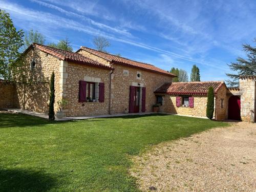 Saint-Amand-de-Vergt House | Gîte 4 personnes - 600m de Plan d'eau de " Lac de Neufont "