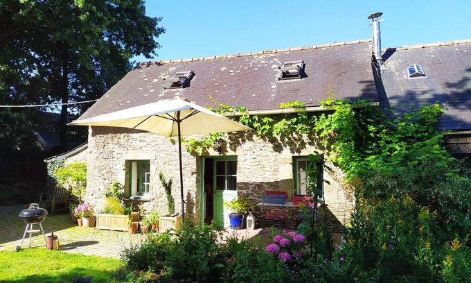 Plonevez-du-Faou Cottage | Gîte Ar Parkou: Charming Breton house in Finistère, Brittany