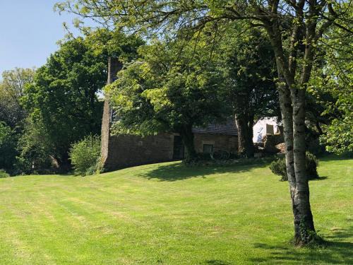 Landevant House | Gîte au Calme 2 à 6 personnes dans un paysage totalement paisible -plages à 22 min- Quite Cottage 2 to 6 persons in total peaceful landscape -beaches at 22 min-