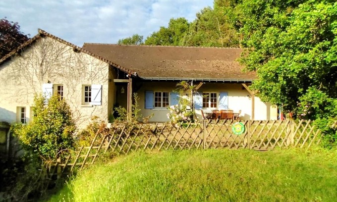 Avrille-les-Ponceaux House | Gîte Avrillé-les-Ponceaux, 5 pièces, 10 personnes - FR-1-381-172