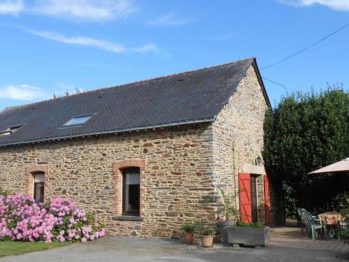 Guemene-Penfao House | Gîte calme avec jardin clos, équipements complets et activités sur place à Callac - FR-1-306-1130