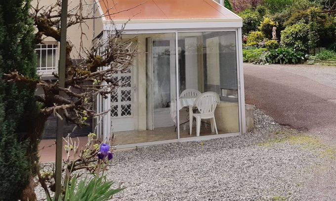 Tarascon-sur-Ariege Apartment | Gîte Champagne 3* bungalow 2 pers