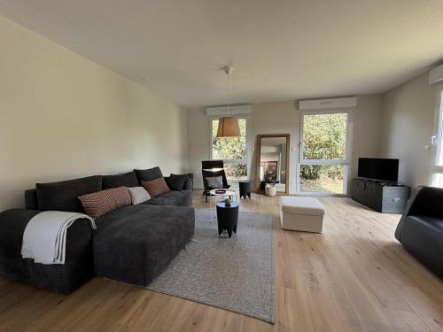 Ebreuil House | Gîte Contemporain au Cœur du Village avec Jardin et Climatisation - FR-1-489-551