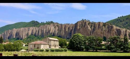 Les Mees Apartment | Gîte Coqueliquot Domaine de l'Annonciade