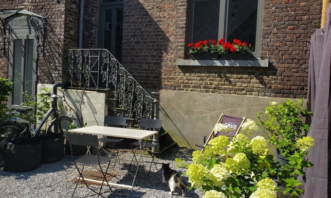 Wavre Apartment | Gîte Cosy Avec Extérieur au Calme, Dans le Centre Ville