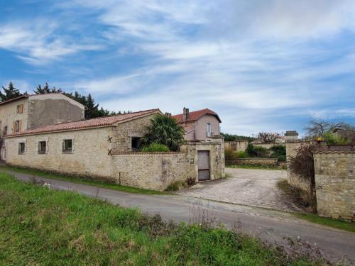 Pissotte House | Gîte d'Architecte 6 Pers. avec Terrasse et Jardin à Pissotte - FR-1-426-480