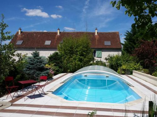 Civray-sur-Esves House | Gîte de charme avec piscine et sauna en Touraine, proche Châteaux de la Loire et Futuroscope - FR-1-381-323