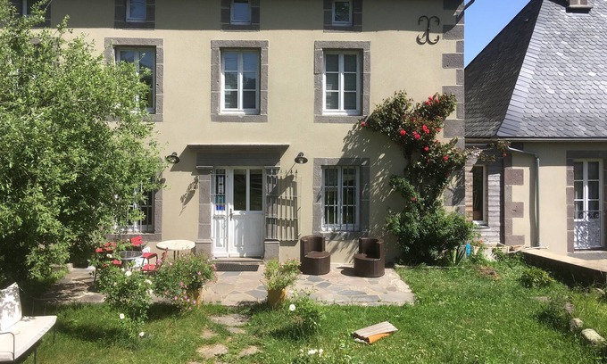 Besse-et-Saint-Anastaise Apartment | Gîte Dompop