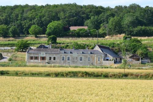 Cravant-les-Coteaux House | Gîte du Domaine de Nueil