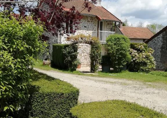 Thauron House | Gîte du mont de transet