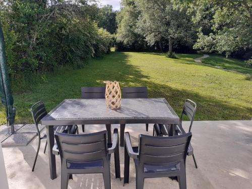 Maubec House | Gîte en pleine nature, A la douceur des Chênes