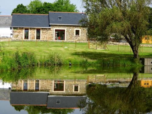 Nort-sur-Erdre House | Gîte familial au calme avec étang privé, proche Nantes, jardin, activités, et accès PMR - FR-1-306-961