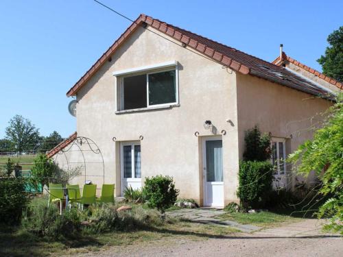 Sauvagny House | Gîte familial avec terrasse à la ferme, proche Montluçon, idéal pour 4 pers, draps et serviettes inclus - FR-1-489-431