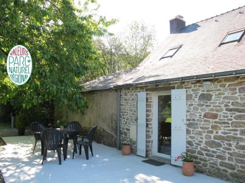 Herbignac House | Gîte familial dans le Parc de Brière - Jardin arboré, terrasse, activités ludiques, Wifi inclus - FR-1-306-1101