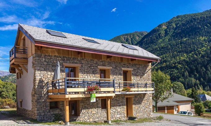 Saint-Jean-Saint-Nicolas Cottage | Gîte Coste Belle 10 Persons