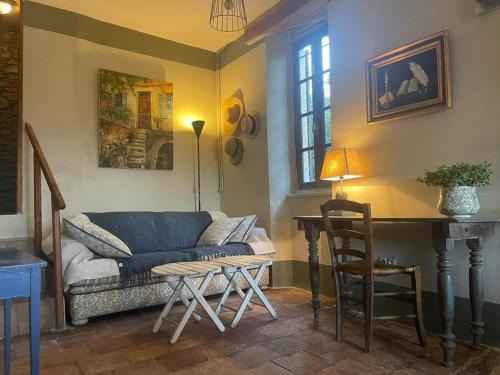 Sabran Apartment | Gîte indépendant avec terrasse Saluces