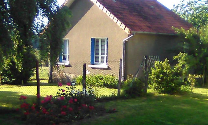 Saint-Agnant-de-Versillat House | Gîte La Maison de LEA