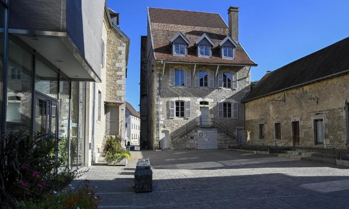 Ornans House | Gîte Les Muses, Ancien hôtel particulier avec SPA