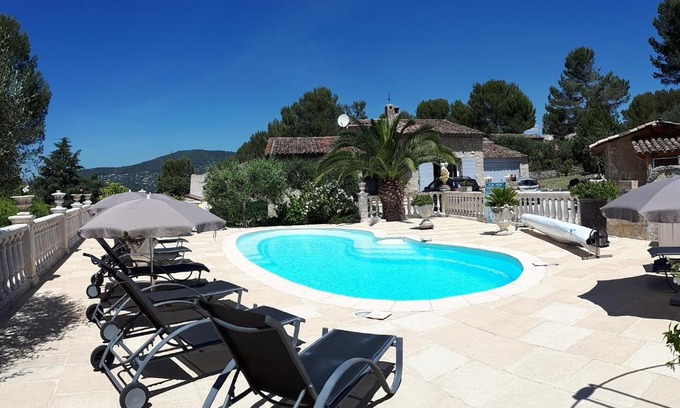 Peymeinade House | Gîte LES PINS climatisé piscine chauffée jardin