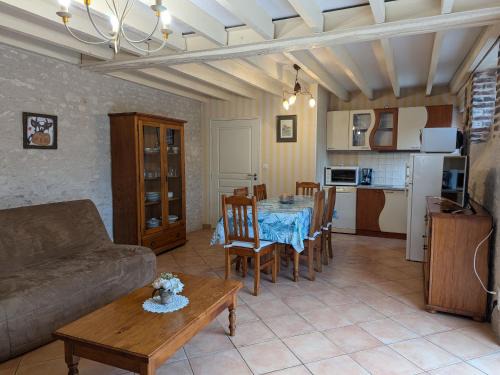 Epieds-en-Beauce House | Gîte lumineux au cœur d'Épieds-en-Beauce, proche Orléans - Tout confort, animaux acceptés - FR-1-590-94