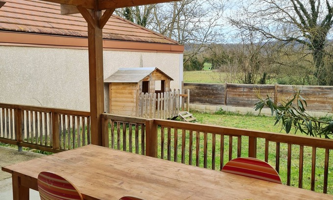 Sainte-Julie House | Gîte Maison à la Campagne à L'orée du Bois