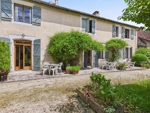 Montignac House | Gîte mitoyen pour 4 avec piscine commune