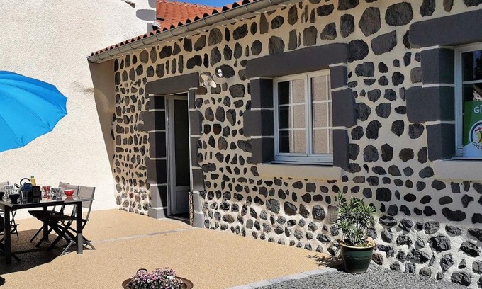 Arlempdes House | Gîte moderne à Arlempdes: spa, terrasse, grands espaces et visites culturelles - FR-1-582-107