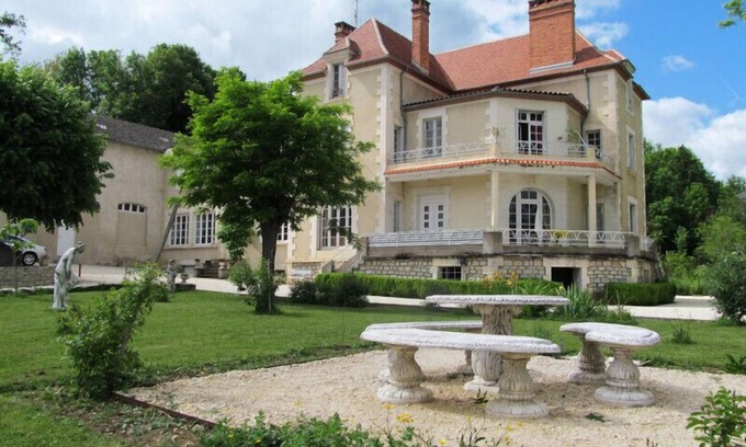 Saint-Martial-d'Albarede Apartment | Gîte Moderne de Deux Chambres