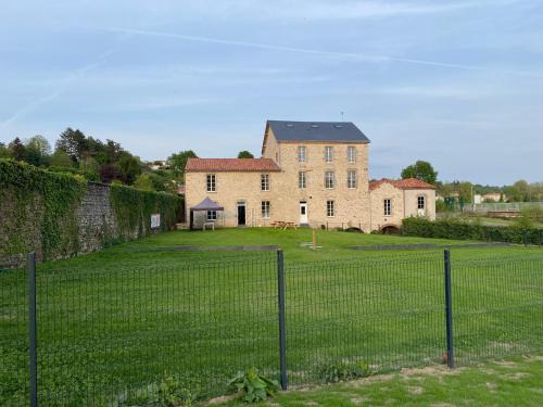 Saint-Laurent-sur-Sevre Apartment | Gîte moulin de Chaussac proche du Puy duFou